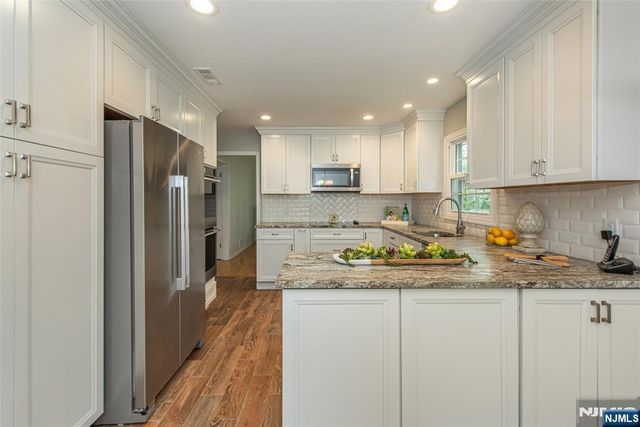 5 Robin Hill Road, North Caldwell, NJ 07006