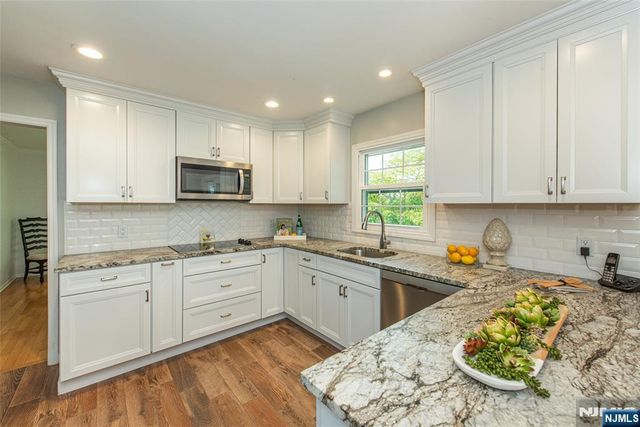 5 Robin Hill Road, North Caldwell, NJ 07006
