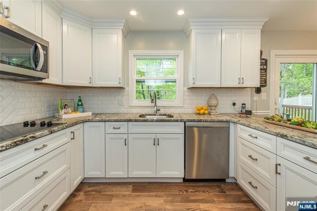 5 Robin Hill Road, North Caldwell, NJ 07006