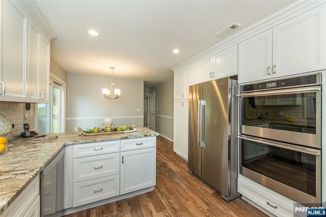 5 Robin Hill Road, North Caldwell, NJ 07006