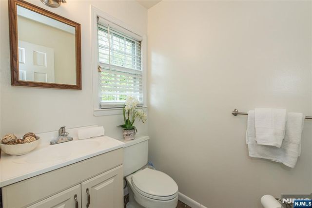 5 Robin Hill Road, North Caldwell, NJ 07006