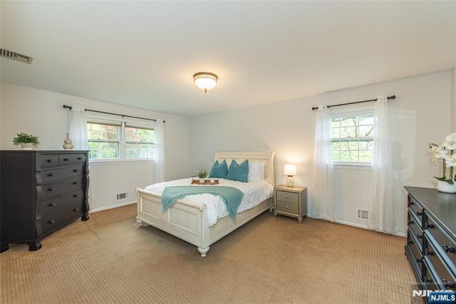 5 Robin Hill Road, North Caldwell, NJ 07006