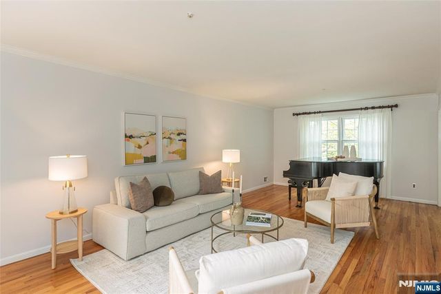 5 Robin Hill Road, North Caldwell, NJ 07006