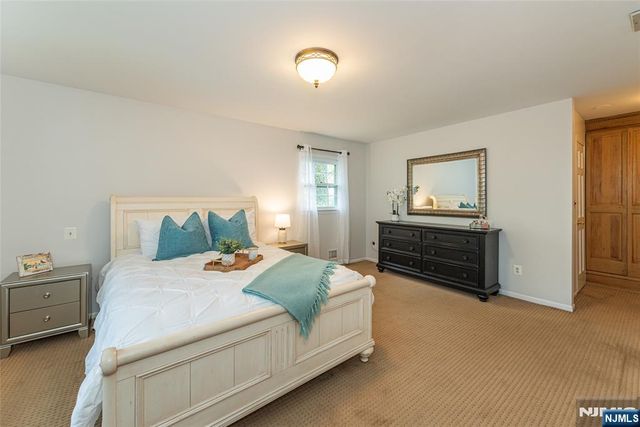 5 Robin Hill Road, North Caldwell, NJ 07006