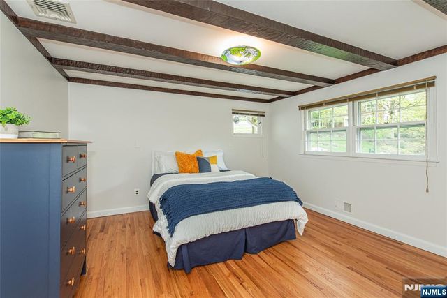5 Robin Hill Road, North Caldwell, NJ 07006