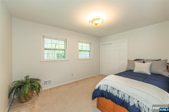 5 Robin Hill Road, North Caldwell, NJ 07006