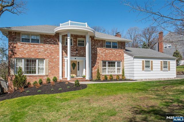 5 Robin Hill Road, North Caldwell, NJ 07006