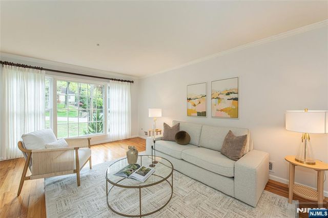 5 Robin Hill Road, North Caldwell, NJ 07006