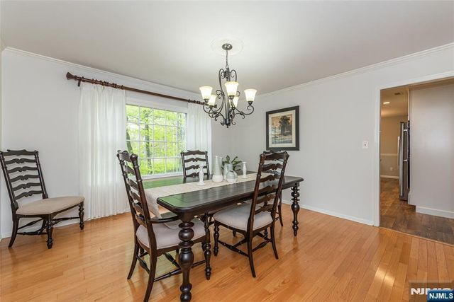 5 Robin Hill Road, North Caldwell, NJ 07006