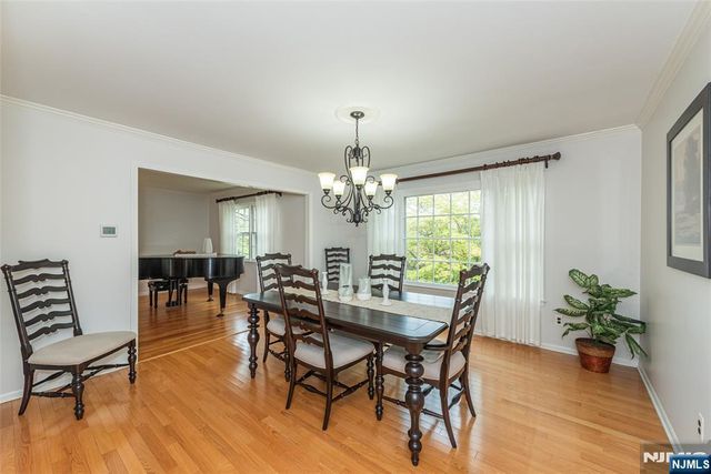 5 Robin Hill Road, North Caldwell, NJ 07006
