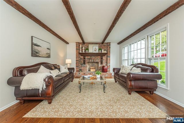 5 Robin Hill Road, North Caldwell, NJ 07006