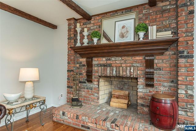 5 Robin Hill Road, North Caldwell, NJ 07006