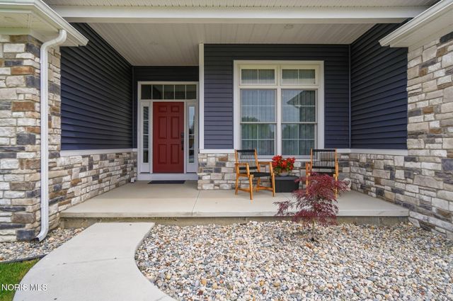 305 Ridgepoint Circle, Waterville, OH 43566
