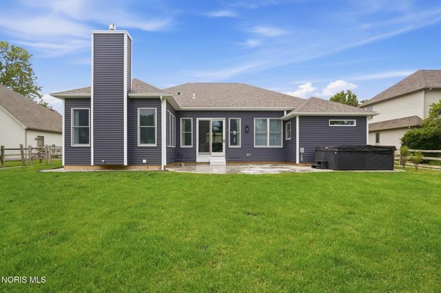 305 Ridgepoint Circle, Waterville, OH 43566