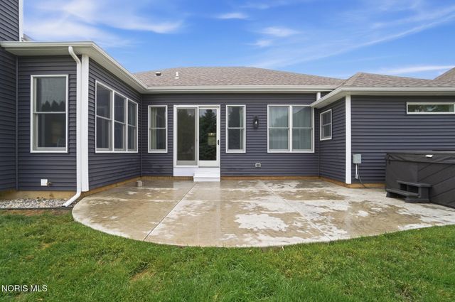 305 Ridgepoint Circle, Waterville, OH 43566