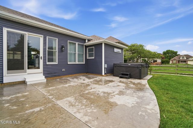 305 Ridgepoint Circle, Waterville, OH 43566