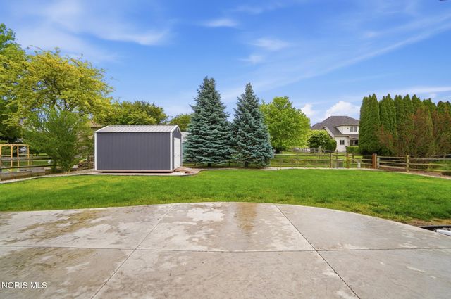 305 Ridgepoint Circle, Waterville, OH 43566