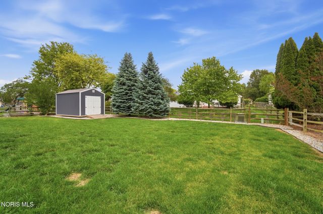 305 Ridgepoint Circle, Waterville, OH 43566