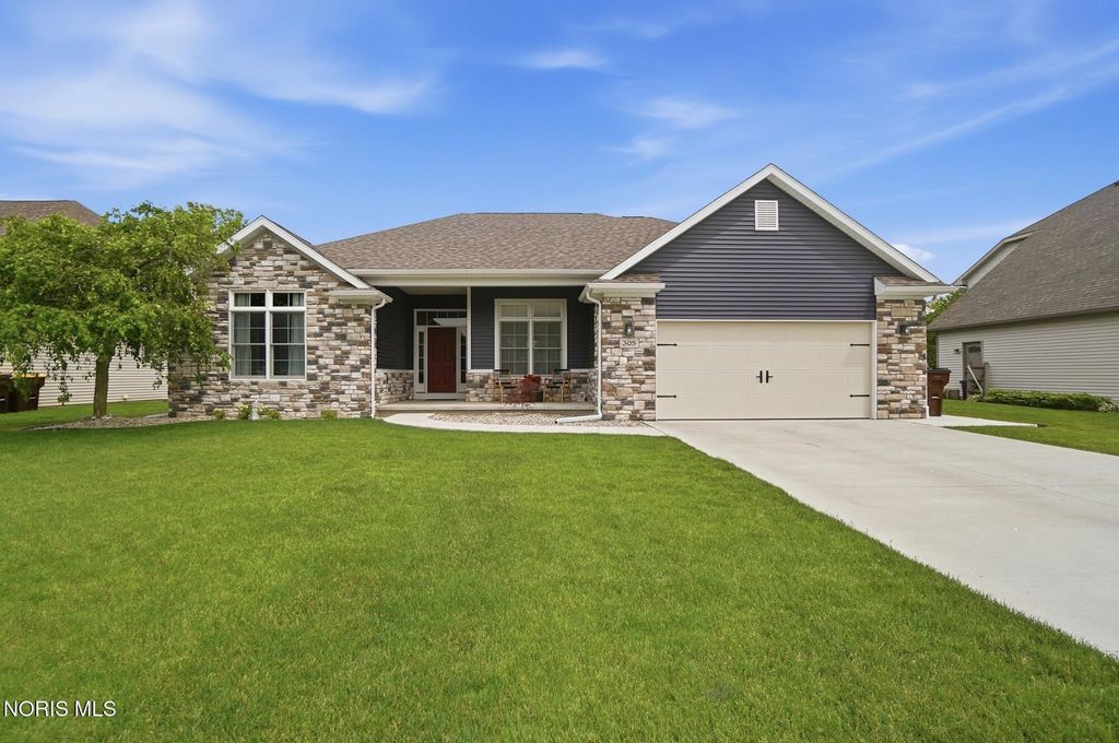 305 Ridgepoint Circle, Waterville, OH 43566