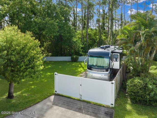 578 Lake Ashley Circle, West Melbourne, FL 32904