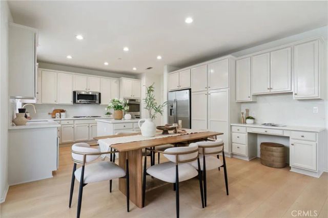 141 Fieldwood, Irvine, CA 92618