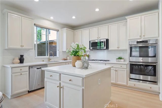 141 Fieldwood, Irvine, CA 92618