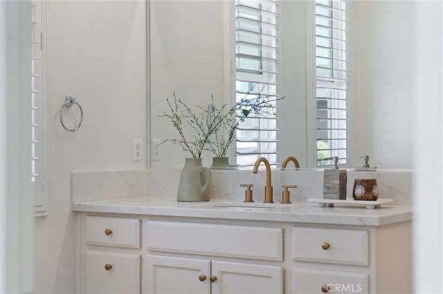 141 Fieldwood, Irvine, CA 92618