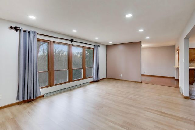 4749 S Cedar Trail, Stevensville, MI 49127