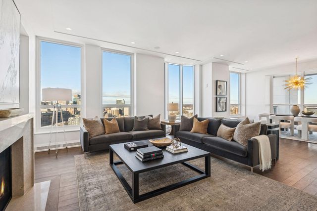 1111 W River Parkway 34A, Minneapolis, MN 55415