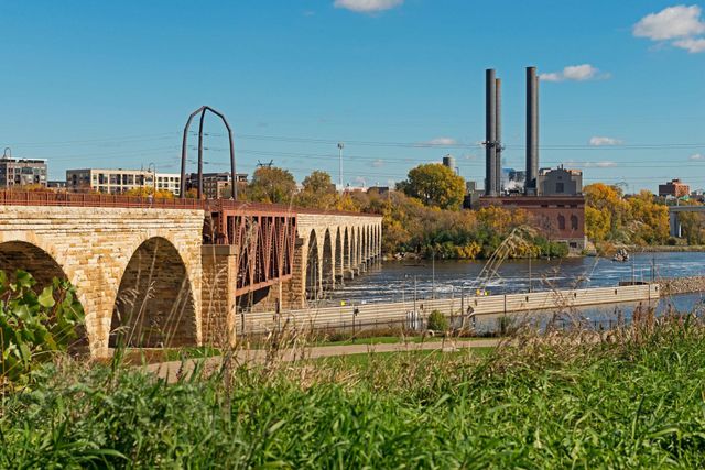 1111 W River Parkway 34A, Minneapolis, MN 55415