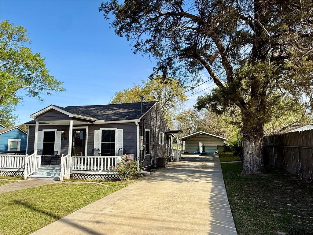 509 Sherman Street, Winnsboro, TX 75494