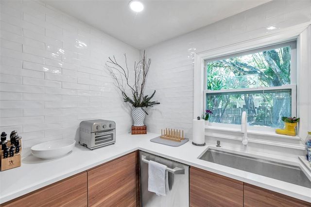 4019 W BAY TO BAY BOULEVARD, Tampa, FL 33629