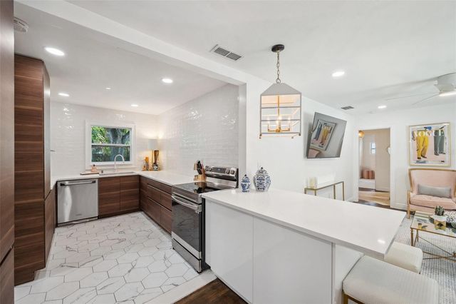 4019 W BAY TO BAY BOULEVARD, Tampa, FL 33629