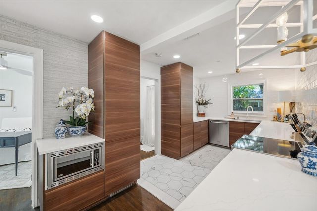 4019 W BAY TO BAY BOULEVARD, Tampa, FL 33629