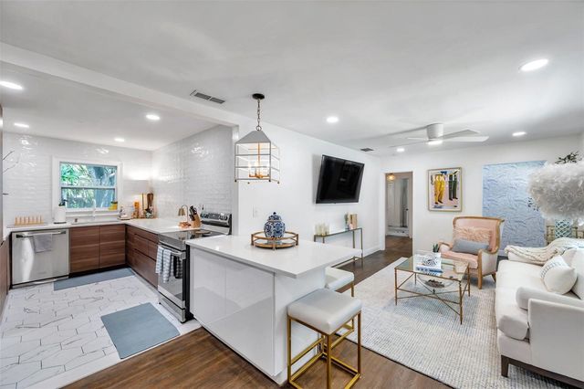 4019 W BAY TO BAY BOULEVARD, Tampa, FL 33629