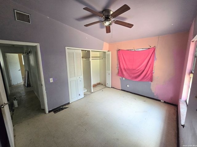5166 VILLAGE GLN, San Antonio, TX 78218