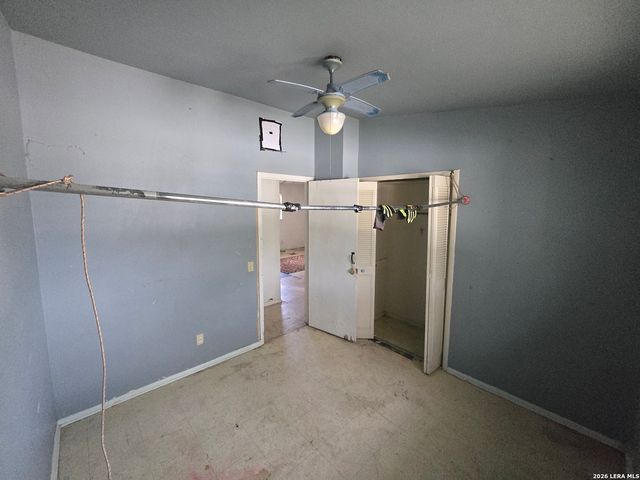5166 VILLAGE GLN, San Antonio, TX 78218