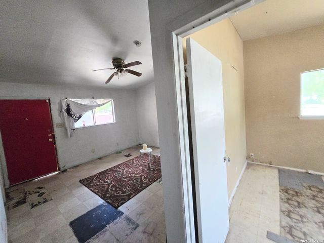 5166 VILLAGE GLN, San Antonio, TX 78218