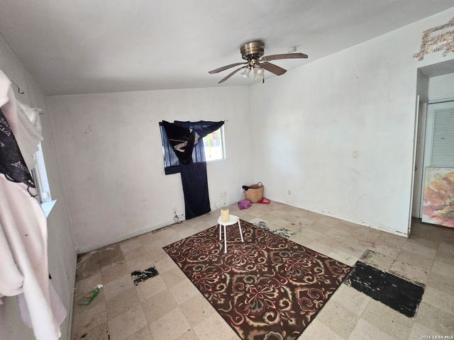 5166 VILLAGE GLN, San Antonio, TX 78218