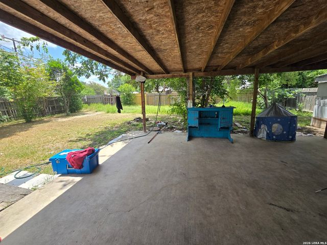5166 VILLAGE GLN, San Antonio, TX 78218