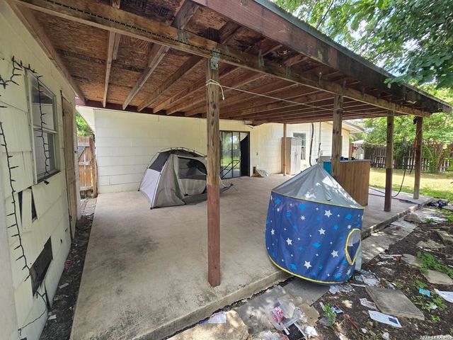 5166 VILLAGE GLN, San Antonio, TX 78218