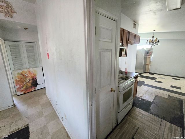 5166 VILLAGE GLN, San Antonio, TX 78218