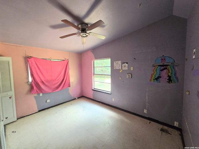 5166 VILLAGE GLN, San Antonio, TX 78218