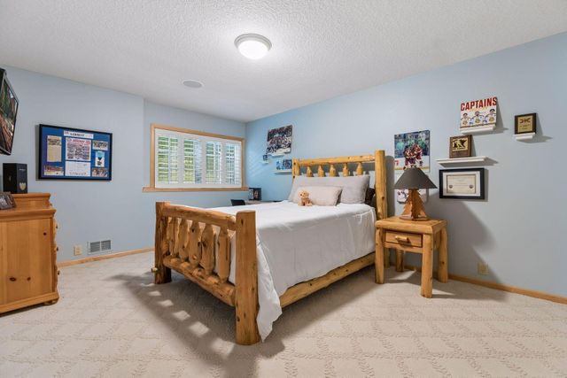 8975 Deer Run Drive, Victoria, MN 55386