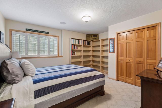 8975 Deer Run Drive, Victoria, MN 55386