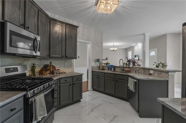 698 Deer Lake Trail, Stone Mountain, GA 30087