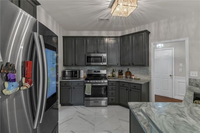 698 Deer Lake Trail, Stone Mountain, GA 30087