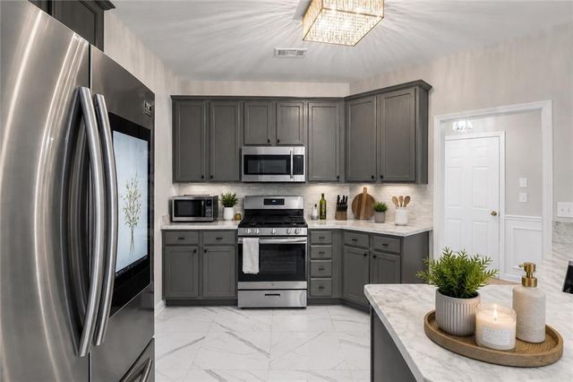 698 Deer Lake Trail, Stone Mountain, GA 30087