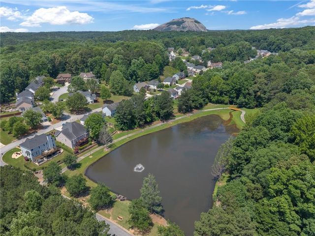 698 Deer Lake Trail, Stone Mountain, GA 30087