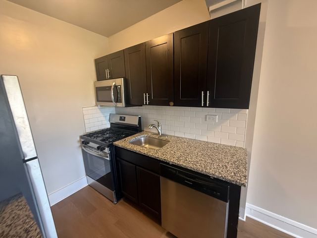 6748 N Ashland Avenue 607, Chicago, IL 60626